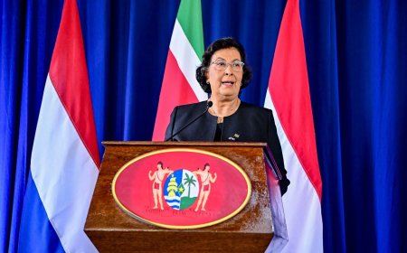 Simons zet toon, maar veel blijft mistig