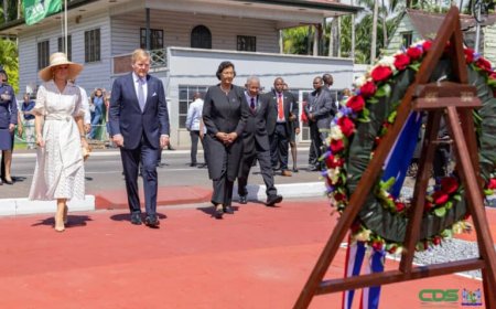 President Simons en Koninklijk Paar brengen eerbetoon aan Mama Sranan