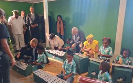 Fotoreportage: Simons en Willem-Alexander bezoeken Villa Zapakara