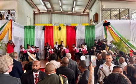 Koningspaar bezoekt buurtcentrum Stibula in Latour