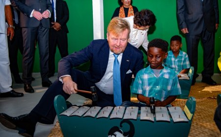 Koningspaar en president Simons bezoeken Villa Zapakara tijdens interactieve cultuurrondleidi