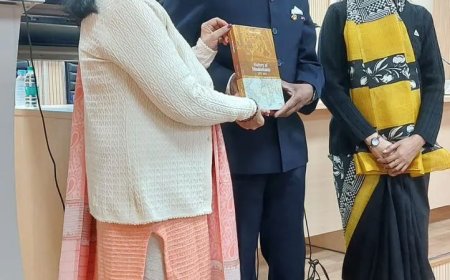 Boek ‘History of Hindostanis’ terug naar oorsprong