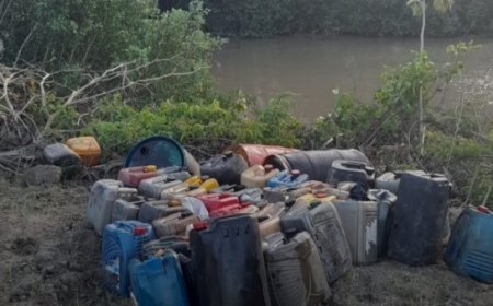 Politie onderschept vermoedelijke smokkelbrandstof aan Corantijnrivier