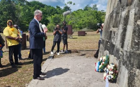 Amerikaanse ambassadeur betuigt solidariteit bij herdenking Moiwana