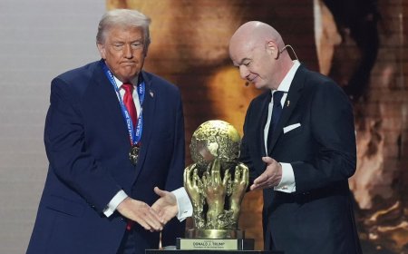Trump krijgt eerste vredesprijs van FIFA