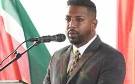 Monorath bezoekt post Uitvlugt na inbeslagname 525 kilo drugs; veiligheid opgevoerd