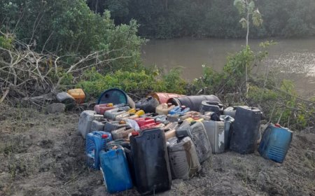 Politie Regio West neemt jerrycans brandstof in beslag
