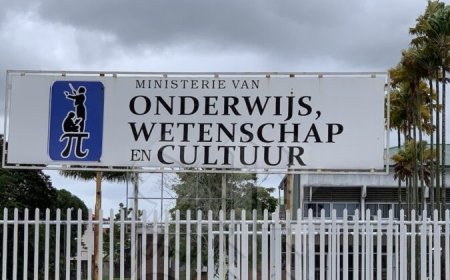 Bijltjesdag bij ministerie van Onderwijs