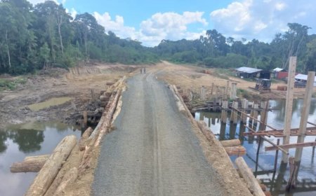 Apoera ‘half blij’ met oplevering brug over Kaboeriekreek