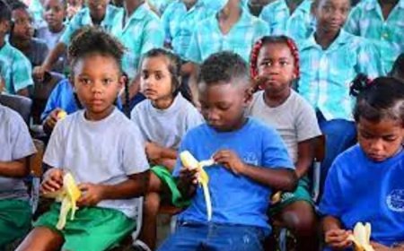 Schoolvoeding hervat, maar schandalen uit Bouterse-tijd blijven als schaduw hangen