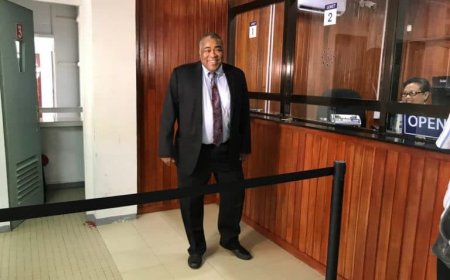 HOEFDRAAD BETAALT ZIJN REKENINGEN NIET?