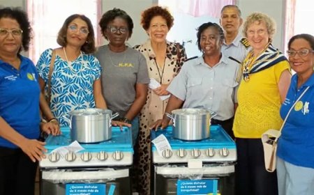 Soroptimistclub doneert kookvoorzieningen aan vrouwenafdeling Santo Boma