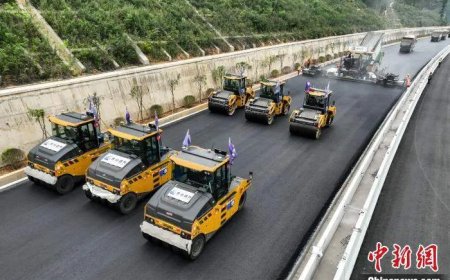 Chinezen vestigen wereldrecord met asfalteren 2,4 kilometer weg in zes uur 