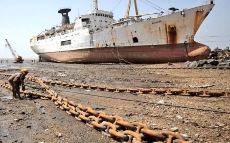 Alang in India, ’s werelds grootste scheepskerkhof, sterft uit