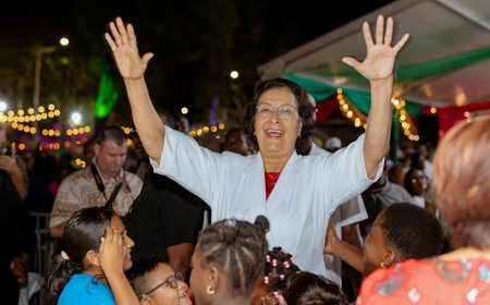 President Simons roept op tot eenheid en innerlijke vrede tijdens Volkskerstzang