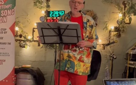 Opmerkelijk – Brit zingt 42 uur lang kerstliedjes om wereldrecord te breken