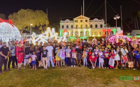 President stelt eenheid centraal tijdens Volkskerstzang