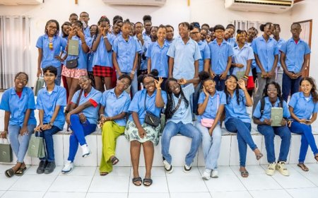 Scholieren in Coronie krijgen gezondheidsbrillen dankzij Staatsolie en Optiek Ninon