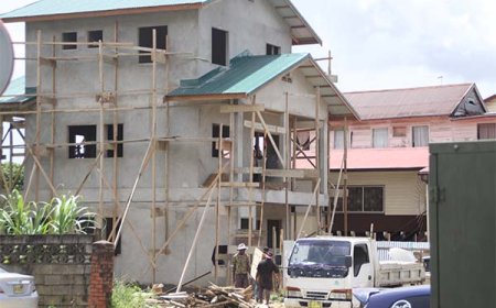 BOUWPRIJZEN STIJGEN, DROMEN VAN EEN EIGEN HUIS VERDAMPEN