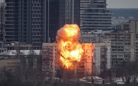 Massale Russische luchtaanval legt Kyiv deels plat: derde stad zonder stroom