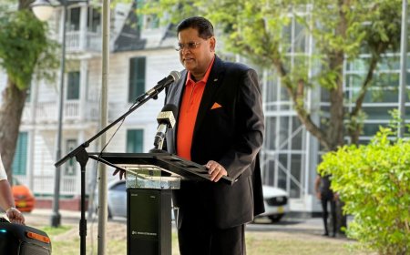 Oud-president Santokhi diep geraakt door drama Meerzorg: “Dit verlies raakt ons allen als nat