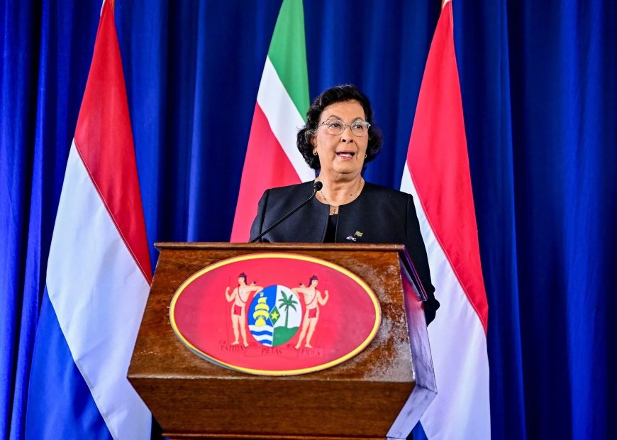 Simons zet toon, maar veel blijft mistig