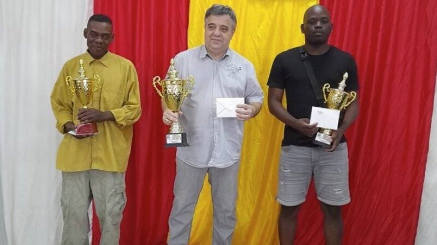 Schwarzman ook blitzkampioen Srefidensi Open