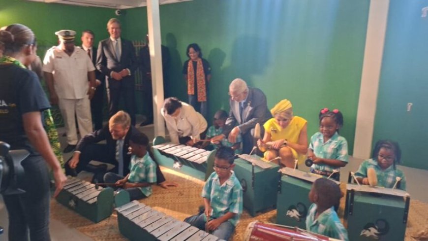 Fotoreportage: Simons en Willem-Alexander bezoeken Villa Zapakara