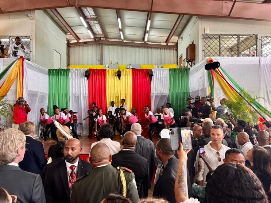 Koningspaar bezoekt buurtcentrum Stibula in Latour