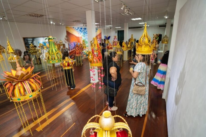 Vijftig maurs voor 50 jaar Srefidensi: identiteit en multiculturele rijkdom