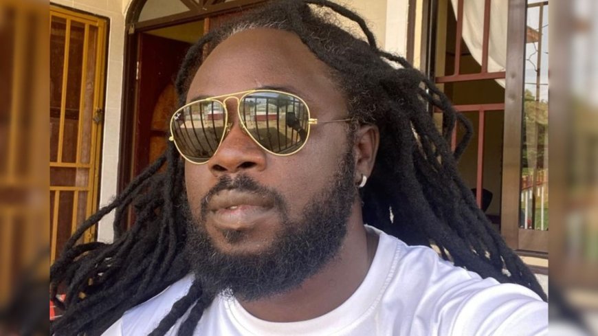 Kadensi boos: “President Simons heeft mijn salaris stopgezet”