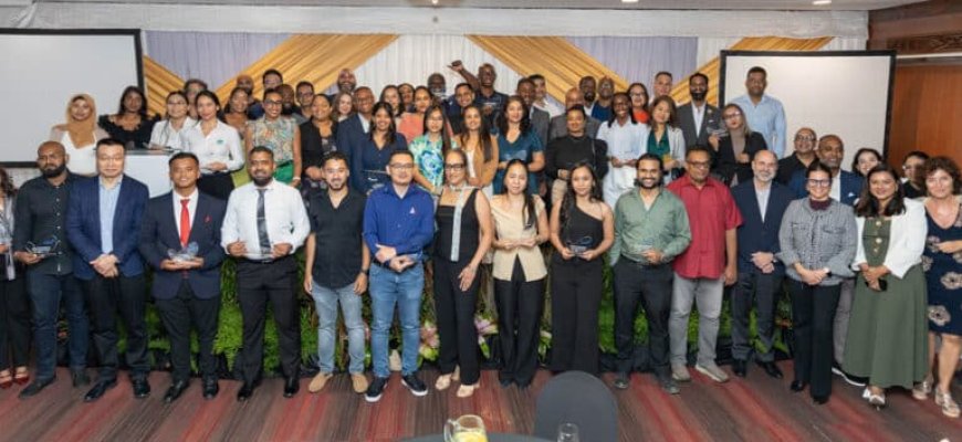 Zesenvijftig Surinaamse bedrijven ronden Blue Wave-programma af