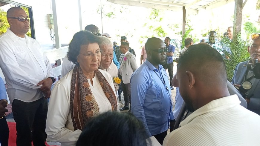 Districtsraad Commewijne biedt petitie aan over grondproblematiek