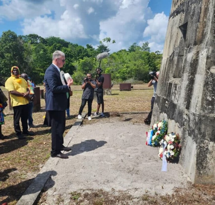 Amerikaanse ambassadeur betuigt solidariteit bij herdenking Moiwana