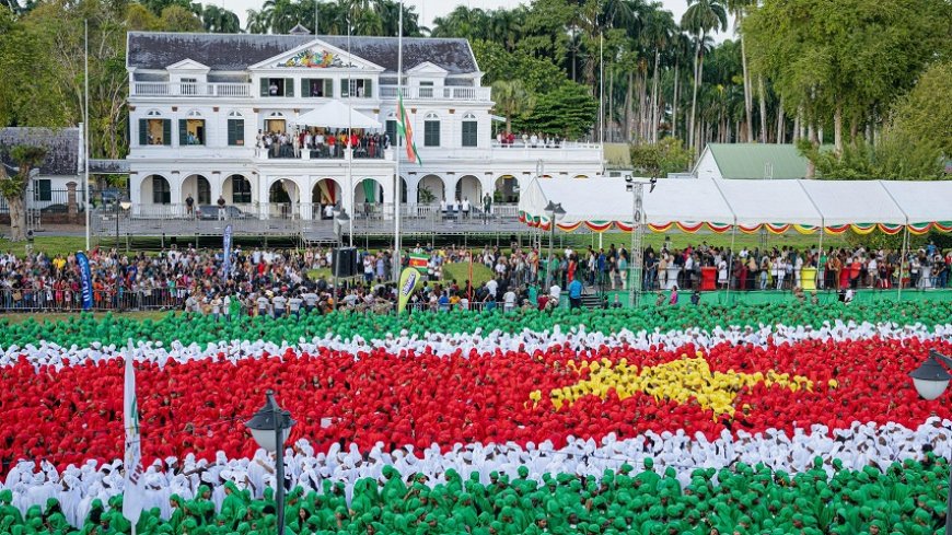 Suriname 50 jaar onafhankelijk – waar lag de focus?