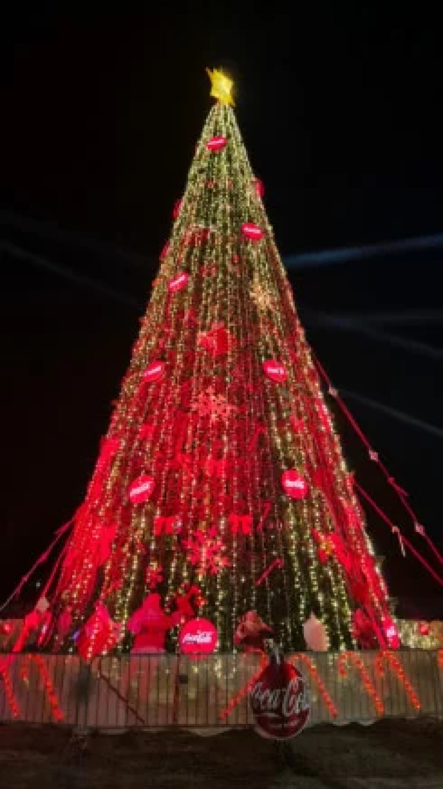 Lichten aan voor de ‘volkskerstboom’ in Wanica