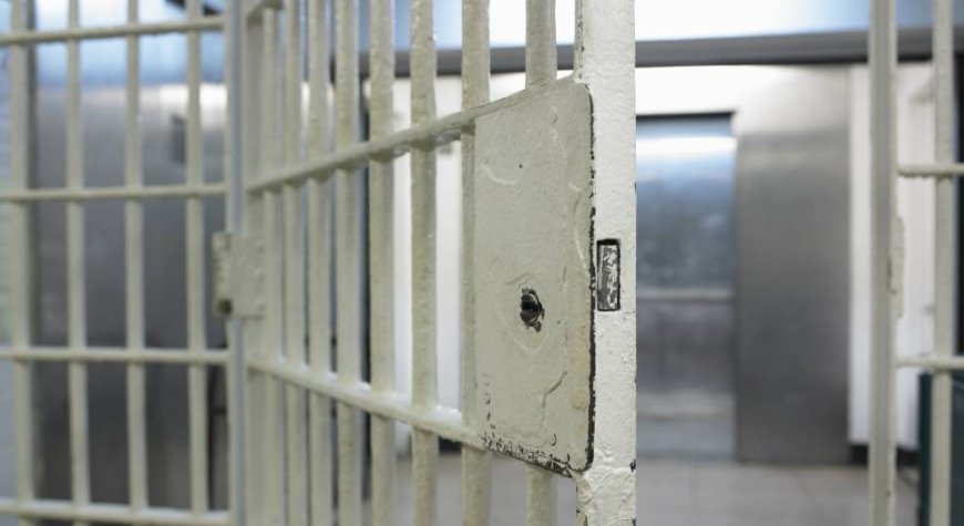 Twee jonge arrestanten (16 en 17) ontsnapt uit cellenhuis Opa Doeli