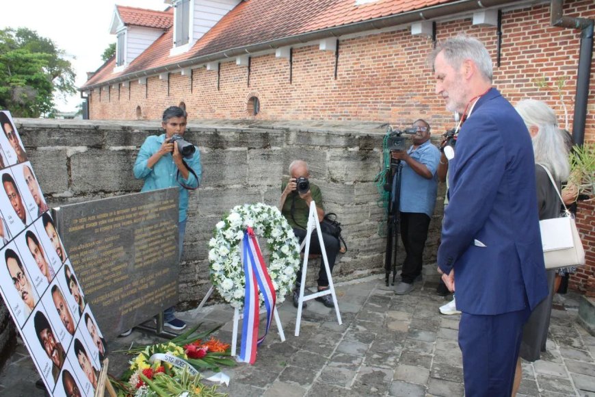 Nederlandse ambassadeur legt krans: “Gerechtigheid verliest betekenis als straffen niet worde