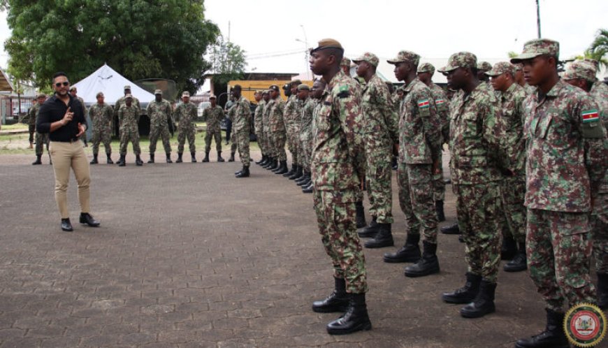 Minister Ramsaran op werkbezoek bij de Landmacht