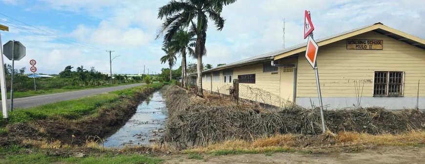 Schoolomgeving Sitalsingschool en LBO Nickerie grondig opgeschoond