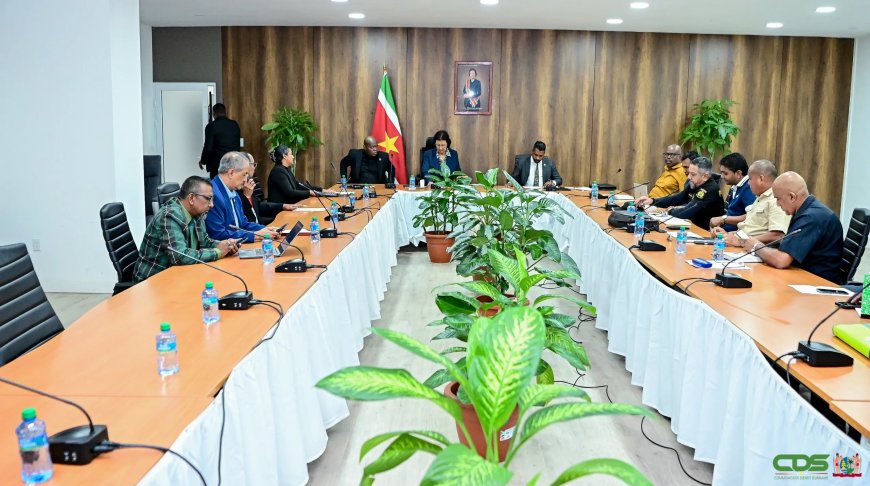 President Simons heeft positief onderhoud met veiligheidsbonden