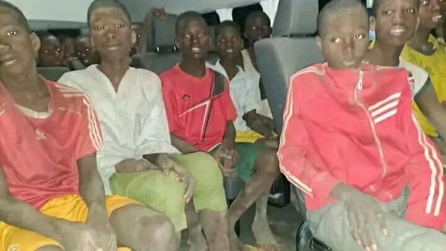 Gewapende bende in Nigeria laat zo’n 100 ontvoerde kinderen vrij