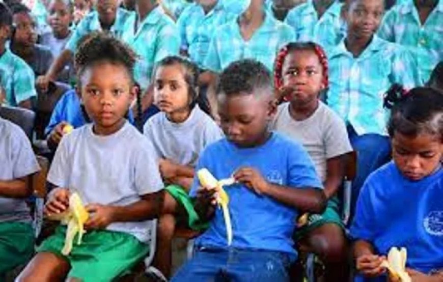 Schoolvoeding hervat, maar schandalen uit Bouterse-tijd blijven als schaduw hangen