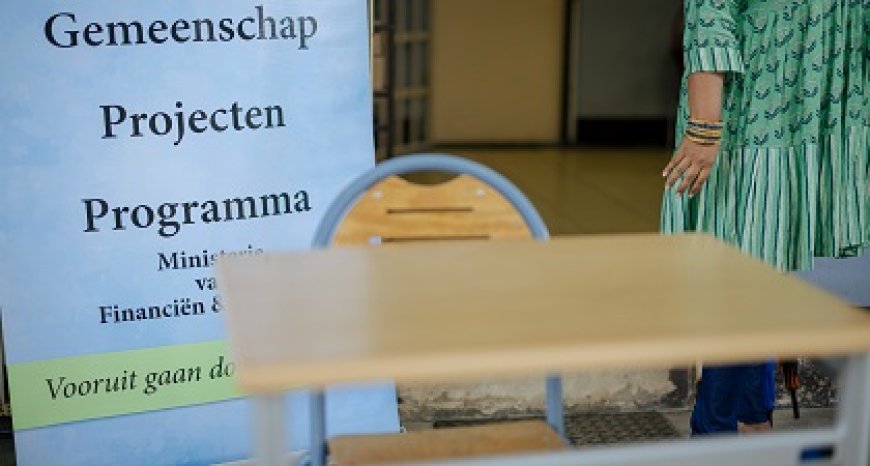 Pt. K. Piarelallschool krijgt schoolmeubilair gedoneerd