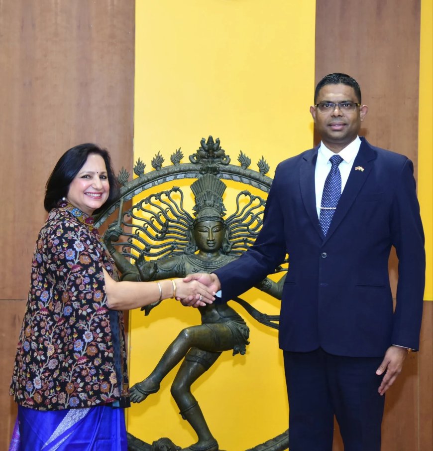 Ambassadeur Hardien neemt afscheid van functionarissen in New Delhi