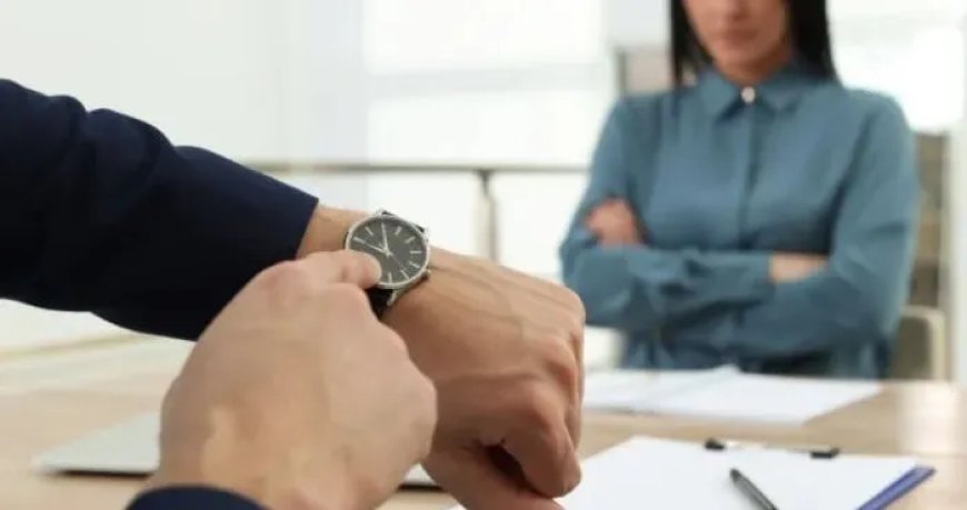 Opmerkelijk – Vrouw in Spanje ontslagen omdat ze consequent te vroeg op haar werk kwam 