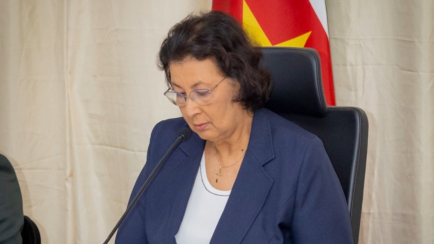 President Simons: “A ministerie broko”