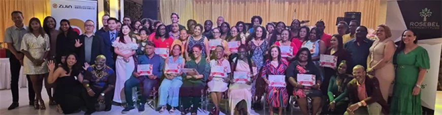 Rosebel Community Fund ondersteunt 15 sociale instellingen met kerstgiften