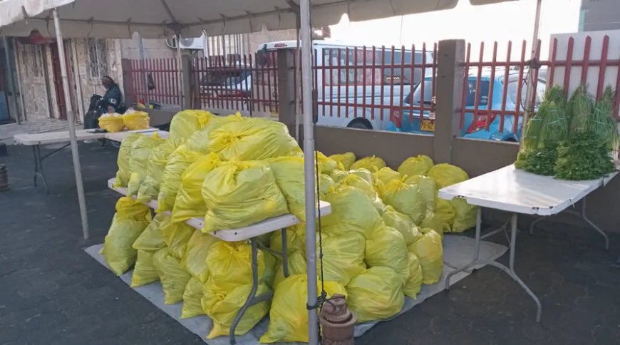 Unie van Groentenhandelaren deelt 200 groentenpakketten uit