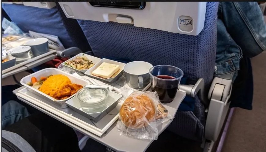 Eet dit liever niet in het vliegtuig: waarom onverpakte maaltijden een risico zijn